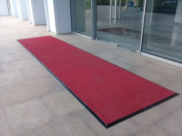 NOMAD WET AREA CARPET MAT W/ EDGING RED 600MM X 880MM-3M3100600880WERED
